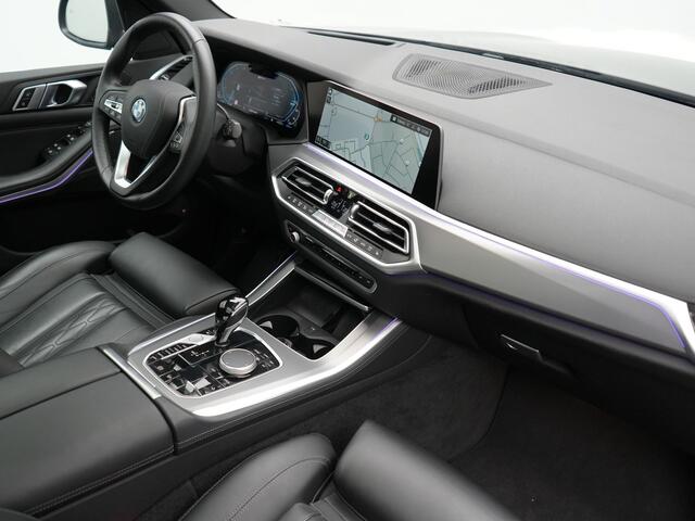 BMW X5 xDrive45e High Executive PHEV 395pk Dealer O.H. | Active Steering | Trekhaak Af Fabriek | Panodak | Luchtvering | Head Up | Adaptive Cruise | 360 Camera | Laser LED | Nappa Lederen Comfortstoelen Memory & Verwarmd | Adaptief Onderstel | Keyless | Sfeerverlichting | Apple Carplay | 21"L.M | Plug In Hybrid |
