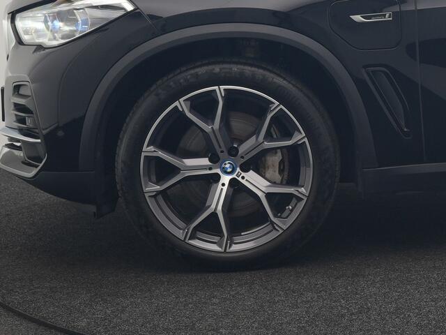 BMW X5 xDrive45e High Executive PHEV 395pk Dealer O.H. | Active Steering | Trekhaak Af Fabriek | Panodak | Luchtvering | Head Up | Adaptive Cruise | 360 Camera | Laser LED | Nappa Lederen Comfortstoelen Memory & Verwarmd | Adaptief Onderstel | Keyless | Sfeerverlichting | Apple Carplay | 21"L.M | Plug In Hybrid |