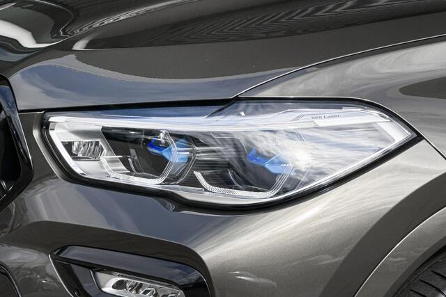 BMW X6 M50i