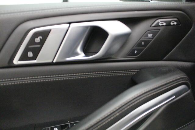 BMW X6 xDrive40i M-sport | 22" | Panorama | Trekhaak | Voorbereiding Driving Assistantce | Laser | Camera | Head-Up