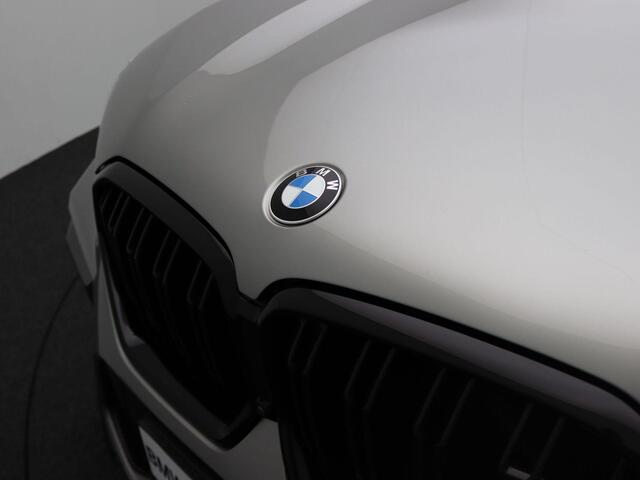 BMW X6 M Competition | Glazen panoramadak | Bowers & Wilkins | Parking Assistant Plus | Laserlight | Driving Assistant Professional | Trekhaak | Soft-Close | Massagefunctie | 21/22''