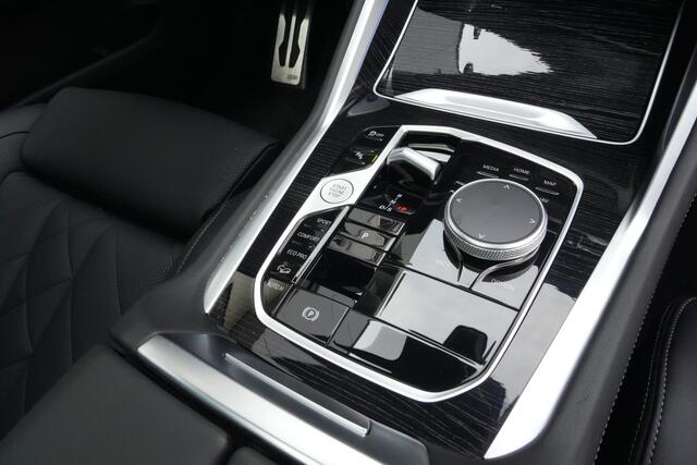 BMW X6 M60i xDrive 531pk Panoramadak/360camera/HK/HUD