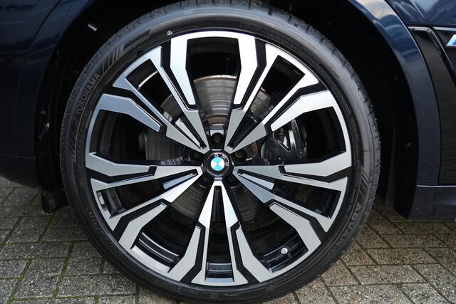 BMW X7 M60i xDrive 531pk Panoramadak/Stoelverwarming/360Camera