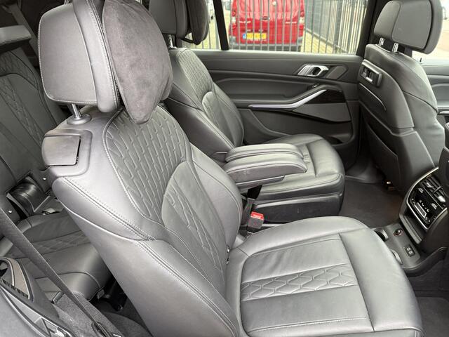 BMW X7 M50i High Executive * M-Sport * Panoramadak * Sfeerverlichting * Headup * Elec Trekhaak *
