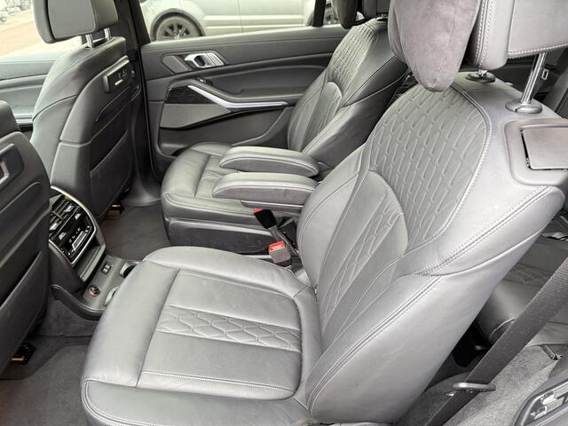 BMW X7 M50i High Executive * M-Sport * Panoramadak * Sfeerverlichting * Headup * Elec Trekhaak *