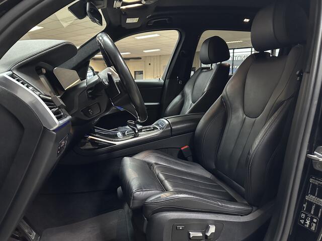BMW X7 M50d High Executive/ 400pk/ Automaat/ Trekhaak/ Panorama-Dak/ Harman-Kardon/ Virtual Dashb./ 22'' LMV/ Luchtvering/ Memory/ Zwarte-Hemel/ 360°Camera/ Shadowline/ Ambient light/ Stoelverw./ Keyless/ Leder.