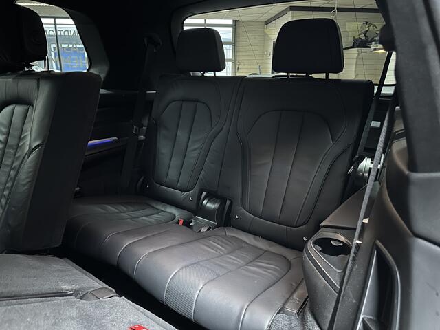 BMW X7 M50d High Executive/ 400pk/ Automaat/ Trekhaak/ Panorama-Dak/ Harman-Kardon/ Virtual Dashb./ 22'' LMV/ Luchtvering/ Memory/ Zwarte-Hemel/ 360°Camera/ Shadowline/ Ambient light/ Stoelverw./ Keyless/ Leder.