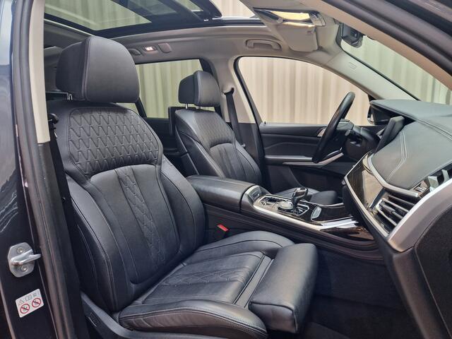BMW X7 xDrive40i *INDIVIDUAL* FULL OPTION / Massage / SKY LOUNGE Panorama / 22'' ALU / LASER / Entertainment / 7-Persoons / Trekhaak