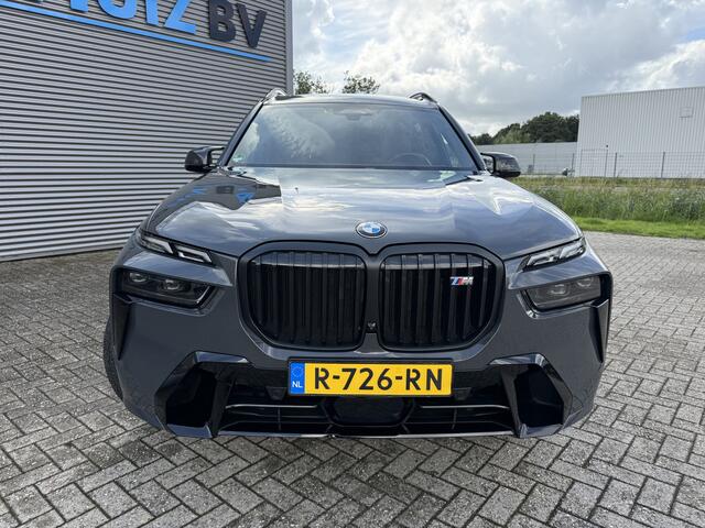 BMW X7 M60i xDrive M Sport Pro Exclusive Pack Skylounge Panoramadak Bowers & Wilkins Sound Stoelmassage & Ventilatie Trekhaak 23 Inch Standkachel Carbon Exterieur Vol!
