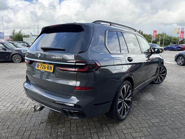 BMW X7 M60i xDrive M Sport Pro Exclusive Pack Skylounge Panoramadak Bowers & Wilkins Sound Stoelmassage & Ventilatie Trekhaak 23 Inch Standkachel Carbon Exterieur Vol!