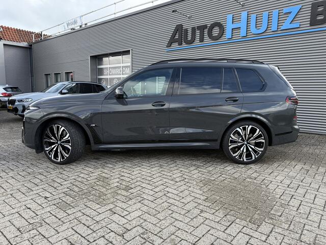 BMW X7 M60i xDrive M Sport Pro Exclusive Pack Skylounge Panoramadak Bowers & Wilkins Sound Stoelmassage & Ventilatie Trekhaak 23 Inch Standkachel Carbon Exterieur Vol!