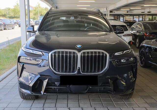 BMW X7 xDrive40d M Sport 340 PK Grijs Kenteken ACC Trekhaak Luchtvering Head-Up Memory 21 Inch