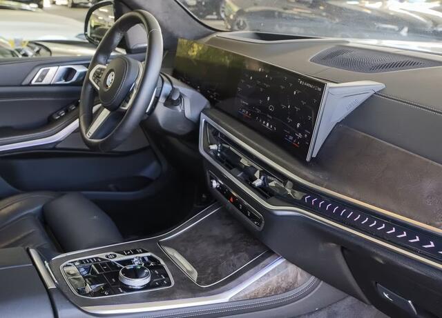 BMW X7 xDrive40d M Sport 340 PK Grijs Kenteken ACC Trekhaak Luchtvering Head-Up Memory 21 Inch