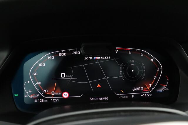 BMW X7 M50i High Executive | 531 PK | 7 PERS. | MEMORY | B&W | STOEL/STUURVERW. | PANO | STOELVERK. | 360° CAMERA | HEAD-UP | TREKHAAK | FULL OPTIONS |