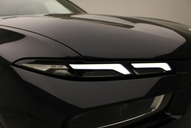 BMW X7 M60i xDrive | 23'' | Panorama Sky Louge | Stoel Ventilatie + Massage | Stand Kachel | Alcantara Hemel bekleding | Harmen Kardon | NP 235.746,- | Soft Close | El. Trekhaak