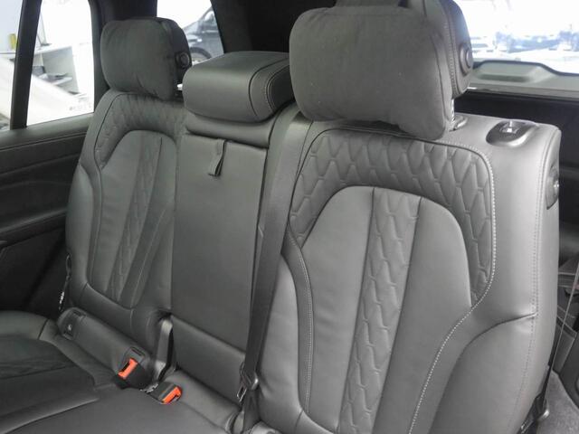 BMW X7 xDrive40i M-Sport | 7-Zits | 21" | Trekhaak | Autobahnassistent | Harman Kardon | Standkachel | Active Steering | Comfortstoelen | Individual Leder Wordt verwacht