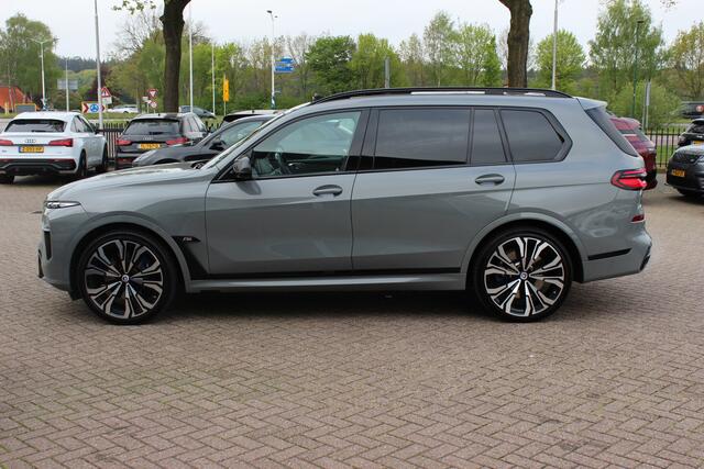 BMW X7 M60i xDrive 6p. / BTW / Full PPF / NL Auto! / Full option! / Trekhaak / Panoramadak / 360Camera / Head-up / Luxe Leder / Skylounge / Bowers & Wilkens / 23'' / Softclose / Luchtvering / Carbon intr. / Stoelve
