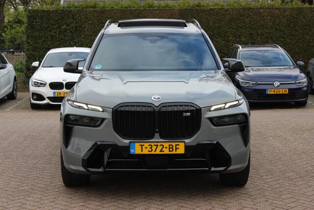 BMW X7 M60i xDrive 6p. / BTW / Full PPF / NL Auto! / Full option! / Trekhaak / Panoramadak / 360Camera / Head-up / Luxe Leder / Skylounge / Bowers & Wilkens / 23'' / Softclose / Luchtvering / Carbon intr. / Stoelve