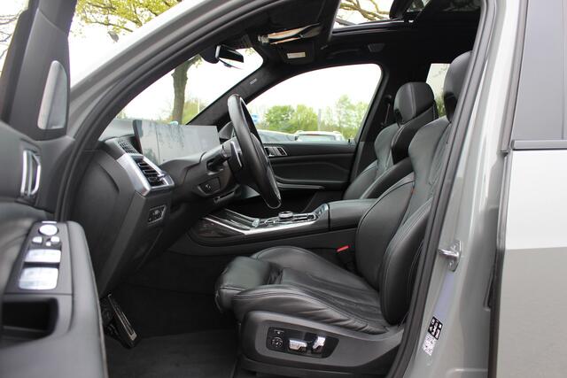 BMW X7 M60i xDrive 6p. / BTW / Full PPF / NL Auto! / Full option! / Trekhaak / Panoramadak / 360Camera / Head-up / Luxe Leder / Skylounge / Bowers & Wilkens / 23'' / Softclose / Luchtvering / Carbon intr. / Stoelve