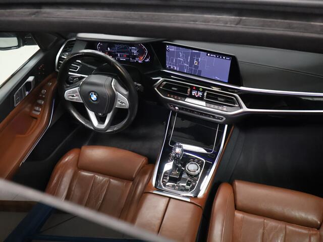 BMW X7 xDrive40i High Executive [SCHUIFKANTELDAK, 7-PERSOONS, BMW LASERLICHT, HEAD-UP, APPLE CARPLAY, SOFTCLOSE, ANDROID, LUCHTVERING, MASSAGESTOELEN, MEMORY SEATS, STOELVERWARMING V+A, VOL LEDER, CAMERA, ELEKTRISCHE ACHTER