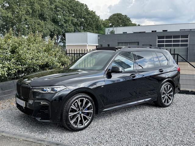 BMW X7 xDrive40i M-Pakket 7 Pers Panodak|Skylounge|Luchtvering Saphire Zwart!