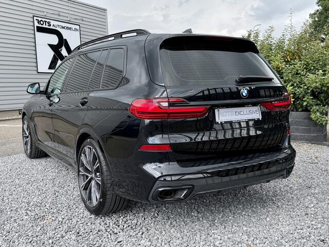 BMW X7 xDrive40i M-Pakket 7 Pers Panodak|Skylounge|Luchtvering Saphire Zwart!