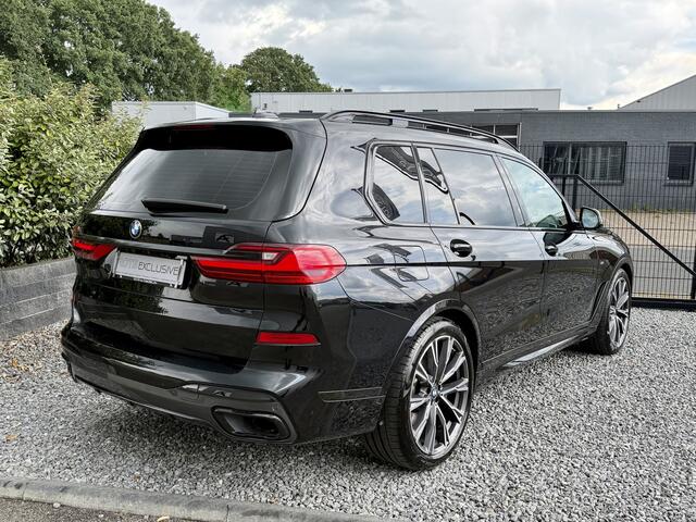 BMW X7 xDrive40i M-Pakket 7 Pers Panodak|Skylounge|Luchtvering Saphire Zwart!