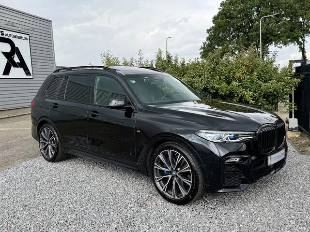 BMW X7 xDrive40i M-Pakket 7 Pers Panodak|Skylounge|Luchtvering Saphire Zwart!