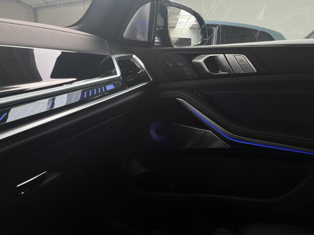 BMW X7 M60i xDrive | 22"| Trekhaak | Pro | M-Sportuitlaat | Sky Lounge | Bowers & Wilkins | Driving Assistant Professional