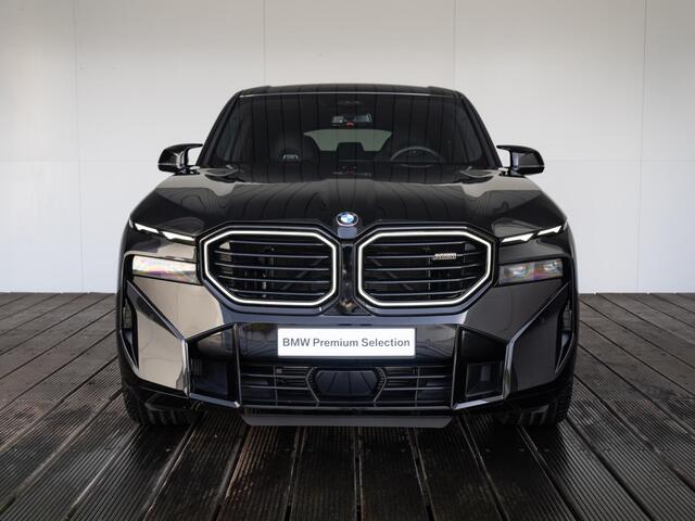 BMW XM High Executive | Driving Assistant Professional | Bowers & Wilkins | Adaptief M Onderstel Professional | Stoelventilatie | 23 inch | Trekhaak