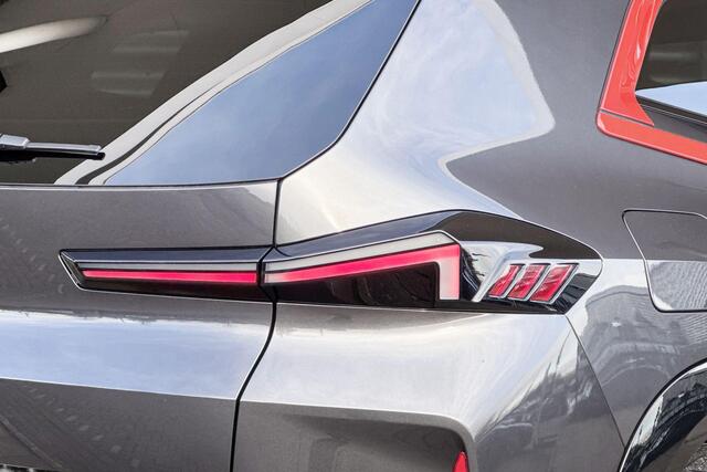 BMW XM PHEV Label Red 30 kWh