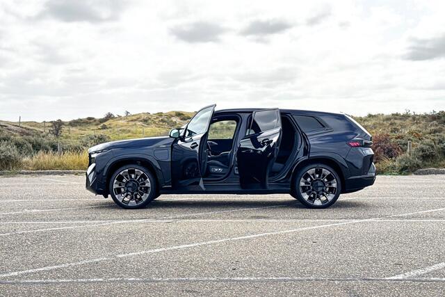 BMW XM PHEV 30 kWh | M Driver's Pack | Bowers & Wilkins | Iconic Glow | Soft-close | Trekhaak |