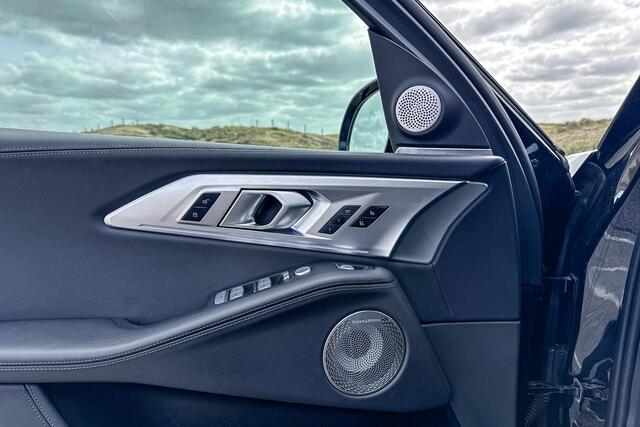 BMW XM PHEV 30 kWh | M Driver's Pack | Bowers & Wilkins | Iconic Glow | Soft-close | Trekhaak |