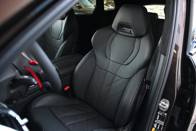 BMW XM PHEV 50e Automaat / Trekhaak / Bowers & Wilkins / M Multifunctionele Stoelen / Adaptief M Onderstel Professional / Parking Assistant Plus / Soft-Close