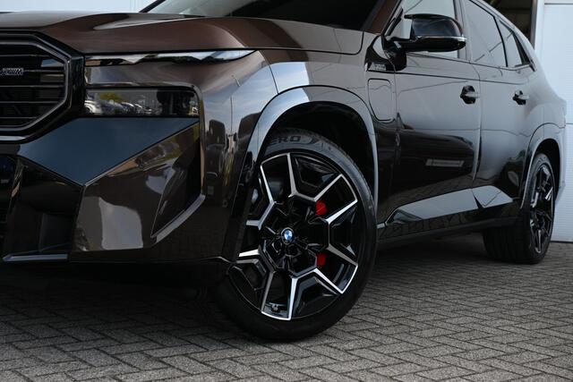 BMW XM PHEV 50e Automaat / Trekhaak / Bowers & Wilkins / M Multifunctionele Stoelen / Adaptief M Onderstel Professional / Parking Assistant Plus / Soft-Close