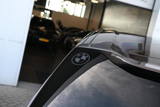 BMW XM PHEV 50e Automaat / Trekhaak / Bowers & Wilkins / M Multifunctionele Stoelen / Adaptief M Onderstel Professional / Parking Assistant Plus / Soft-Close