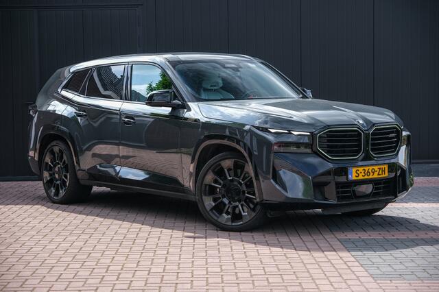BMW XM 44t M PHEV 30 kWh V8 T 653pk High Exe | M Package | 1 eig | Org NL | Carbon | Bowers & Wilkins Diamond Sound | Individual Volleder +massage | 23" | SportDiff | SoftClose | Adap onderstel | Stoelventilatie |
