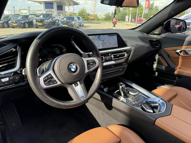 BMW Z4 Roadster sDrive20i High Executive Sport Line Harman - Kardon LED Leder 18 inch DAB Stuurverwarming Stoelverwarming Achteruitrijcamera