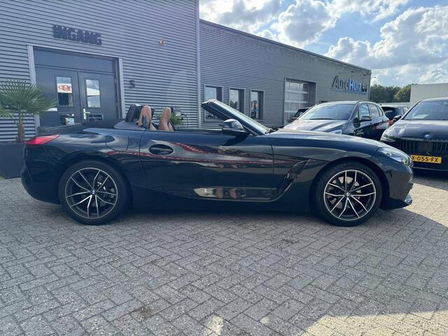 BMW Z4 Roadster sDrive20i High Executive Sport Line Harman - Kardon LED Leder 18 inch DAB Stuurverwarming Stoelverwarming Achteruitrijcamera