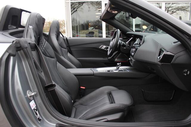 BMW Z4 Roadster M40i High Executive / Leder / Head-up / Sfeerverlichting / 19'' / Keyless / Dodehoek / Stoelverwarming / ACC