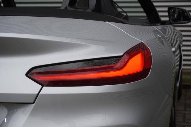 BMW Z4 Roadster sDrive30i High Executive | Parking Pack | Stuurwielrand Verwarmd | Harman Kardon Surround Sound Systeem | BMW Head-Up Display