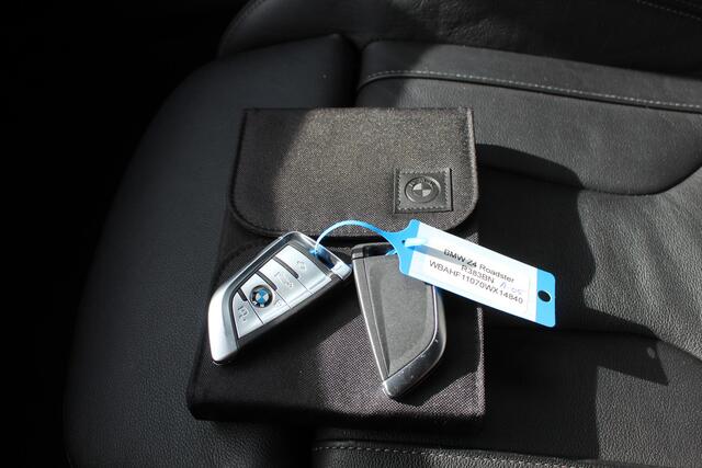 BMW Z4 Roadster sDrive20i M-Sport interieur Kuipstoelen/Navigatie/Virtuele cockpit/Adaptive cruise control/Apple carplay/DAB+/Sfeerverlichting/Lederen bekleding/Stoelverwarming/Stuurverwarming/Parkeersensoren rondom/Draadloos telefoonladen/18 Inch