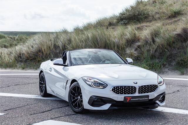 BMW Z4 Roadster sDrive20i M-Sport interieur Kuipstoelen/Navigatie/Virtuele cockpit/Adaptive cruise control/Apple carplay/DAB+/Sfeerverlichting/Lederen bekleding/Stoelverwarming/Stuurverwarming/Parkeersensoren rondom/Draadloos telefoonladen/18 Inch