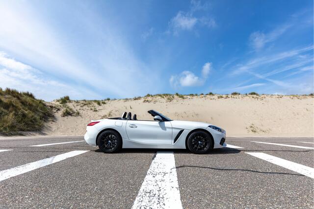 BMW Z4 Roadster sDrive20i M-Sport interieur Kuipstoelen/Navigatie/Virtuele cockpit/Adaptive cruise control/Apple carplay/DAB+/Sfeerverlichting/Lederen bekleding/Stoelverwarming/Stuurverwarming/Parkeersensoren rondom/Draadloos telefoonladen/18 Inch