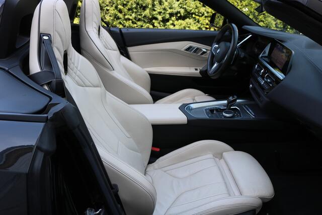 BMW Z4 Roadster M40i High Executive 340PK (Sportleder Carplay ACC HeadUp HarmanKardon Keyless Full-Led Windschot 19InchLMV)