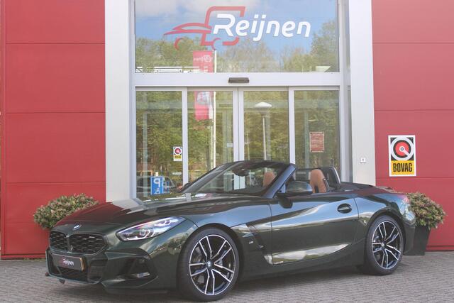 BMW Z4 Roadster sDRIVE 20i 197PK HIGH EXECUTIVE M-SPORT AUTOMAAT | M INTERIEURPAKKET | M EXTERIEURPAKKET | M SPORTSTUUR | HARMAN KARDON | SFEERVERLICHTING IN 11 VERSCHILLENDE KLEUREN |19" VIJFDUBBELSPAAKS M SPORTWIELEN | NAVIGATIE | DRAADLOZE APPLE CARPLAY / ANDROID AUTO | LEDER VERNASCA COGNAC | STOEL / STUUR VERWARMING | ACHTERUITRIJCAMERA | FULL LED KOPLAMPEN | SAFETY PAKKET | DODEHOEK DETECTIE |