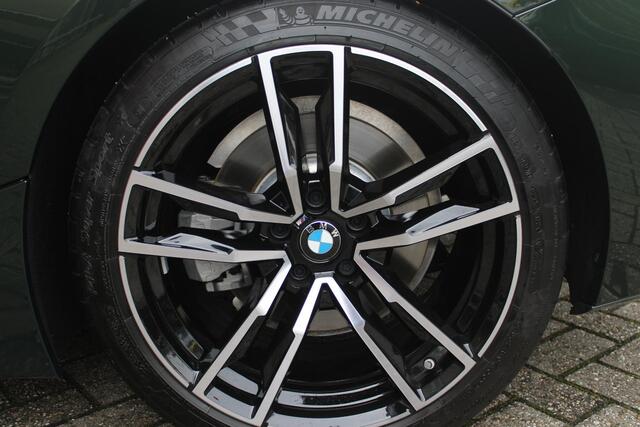 BMW Z4 Roadster sDRIVE 20i 197PK HIGH EXECUTIVE M-SPORT AUTOMAAT | M INTERIEURPAKKET | M EXTERIEURPAKKET | M SPORTSTUUR | HARMAN KARDON | SFEERVERLICHTING IN 11 VERSCHILLENDE KLEUREN |19" VIJFDUBBELSPAAKS M SPORTWIELEN | NAVIGATIE | DRAADLOZE APPLE CARPLAY / ANDROID AUTO | LEDER VERNASCA COGNAC | STOEL / STUUR VERWARMING | ACHTERUITRIJCAMERA | FULL LED KOPLAMPEN | SAFETY PAKKET | DODEHOEK DETECTIE |