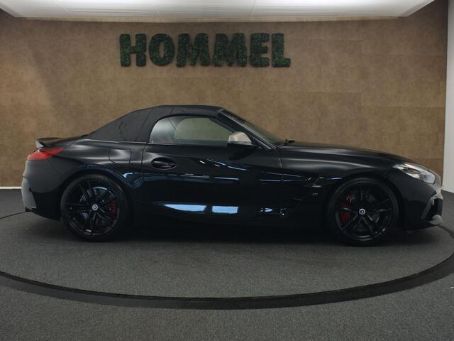 BMW Z4 Roadster M40i High Executive - 6 CILINDER MOTOR - 340 PK!! - LEDEREN BEKLEDING - ELEKTRISCHE STOELVERSTELLING VOORSTOELEN - ELEKTRISCHE KAP - NAVIGATIE - SCHAKELFLIPPERS ACHTER HET STUUR - HARMAN KARDON AUDIO - VOORSTOELEN VERWARMD - WINDSCHERM - MICHELIN PILOT SUPER SPORT BANDEN - 19 INCH LICHT METALEN VELGEN - HEAD UP DISPLAY - ACHTERWIELAANDRIJVING