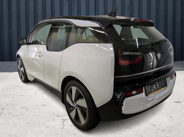 BMW i3 Basis 120Ah 42 kWh 1e-Eig, Keurig-Onderh, 12-Mnd-BOVAG, NL-Auto, Warmtepomp, Cruisecontrol, Keyless-Start, Parkeersensoren, Navigatie, Airco, Bluetooth, Stoelverwarming, Licht-Zicht-Pakket, Lm-Velgen-19Inch, Privacy-Glas
