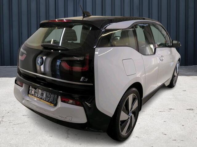 BMW i3 Basis 120Ah 42 kWh 1e-Eig, Keurig-Onderh, 12-Mnd-BOVAG, NL-Auto, Warmtepomp, Cruisecontrol, Keyless-Start, Parkeersensoren, Navigatie, Airco, Bluetooth, Stoelverwarming, Licht-Zicht-Pakket, Lm-Velgen-19Inch, Privacy-Glas
